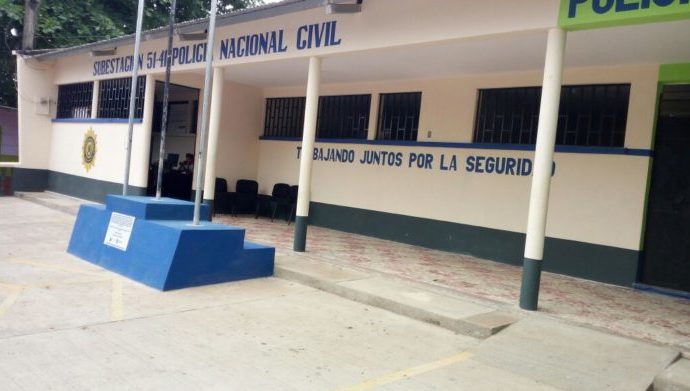 Inauguran el remozamiento de la sede policial de Alta Verapaz