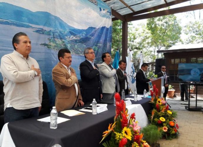 Vicepresidente Cabrera entrega a AMSA equipo para análisis de aguas