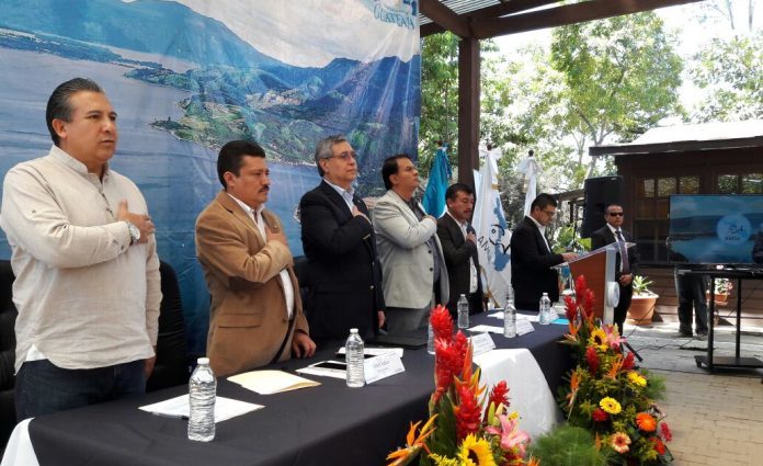 Vicepresidente Cabrera entrega a AMSA equipo para análisis de aguas