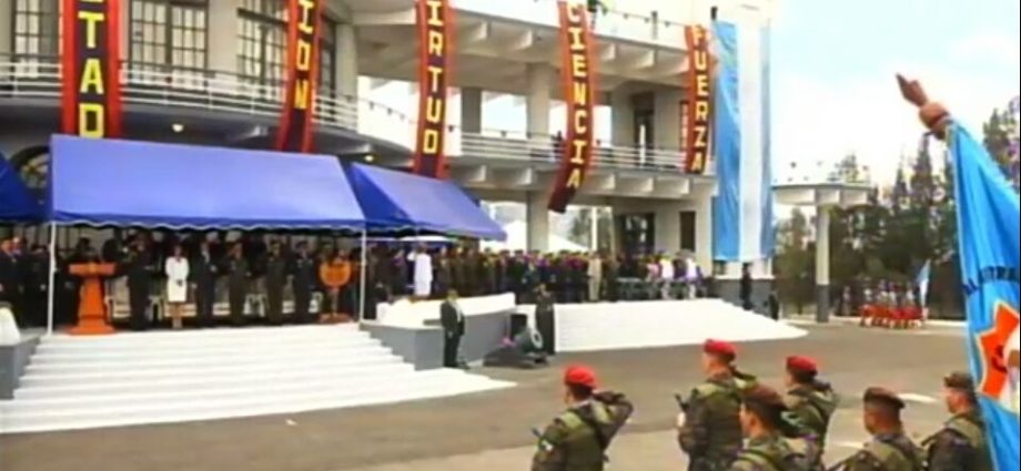 Presidente Morales participa en la conmemoración del día del soldado caído