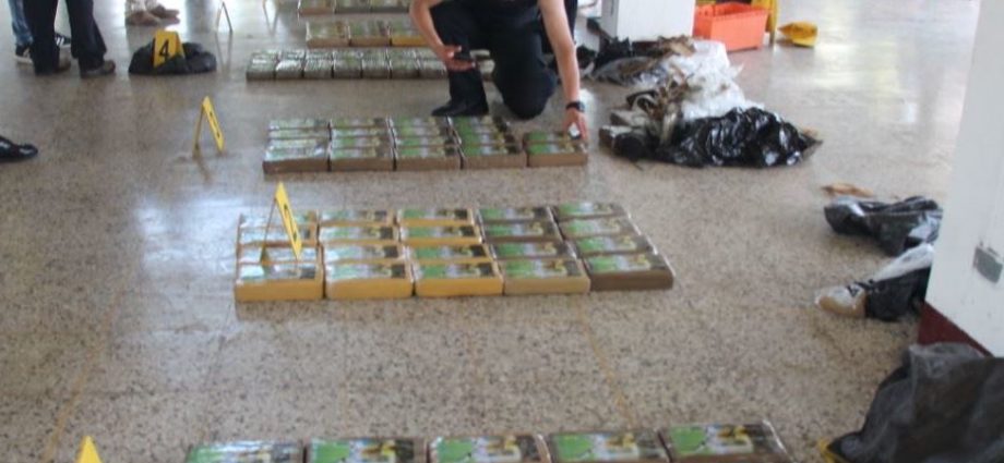 Contabilizan 967 paquetes de cocaína localizados en embarcación en aguas del Pacífico