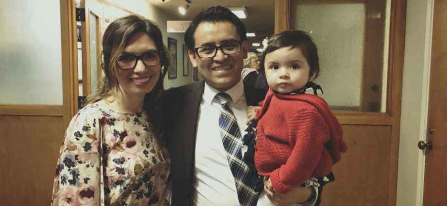 Jhonny Pineda es el primer inmigrante guatemalteco en convertirse en alcalde de la ciudad de Huntington Park.