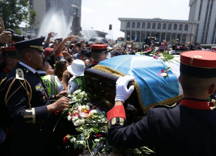 Mira Nuevamente la transmisión especial desde la Municipalidad de Guatemala del homenaje a Álvaro Arzú