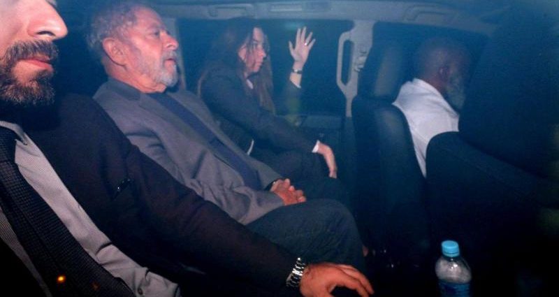 Lula recibe la primera visita de su familia desde que ingresó en prisión