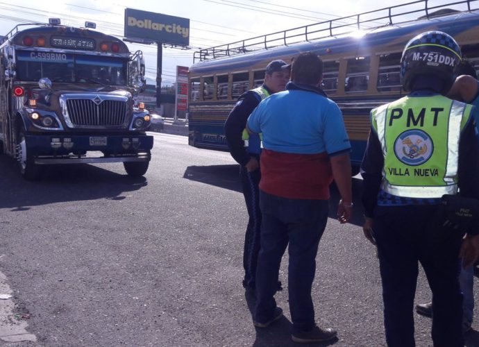 PMT de Villa Nueva Sanciona a Piloto de bus luego de que los pasajeros denunciaran abusos por parte del conductor