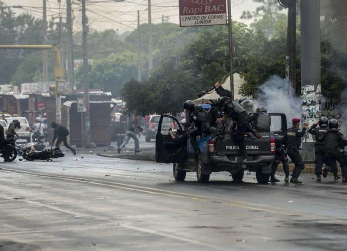 Fuerte presencia policial en ciudades de Nicaragua tras jornada violenta
