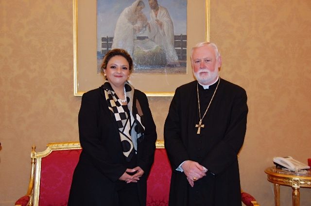 Ministra Sandra Jovel se reúne con el Secretario para las Relaciones con los Estados de la Santa Sede