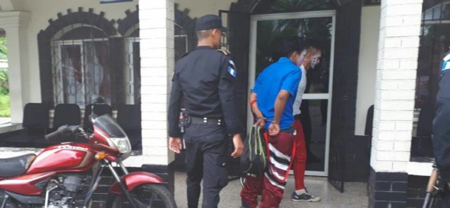 Supuestos asaltantes disfrazados de payasos son capturados en Izabal