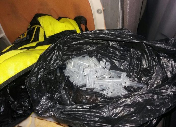 Dos capturados por transportar un kilo de cocaína en Izabal