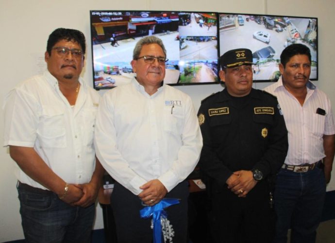 Inauguran de centro de monitoreo de cámaras de video vigilancias en Petén
