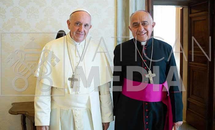 Monseñor Raúl Antonio Martínez Paredes se reúne con el Papa Francisco en el Vaticano