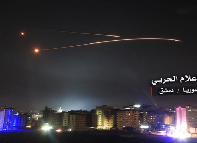 Israel lanza ataques a gran escala contra objetivos iraníes en Siria