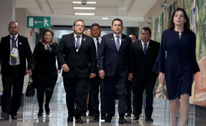 Presidente de Guatemala asiste a transmisión de mando en Costa Rica