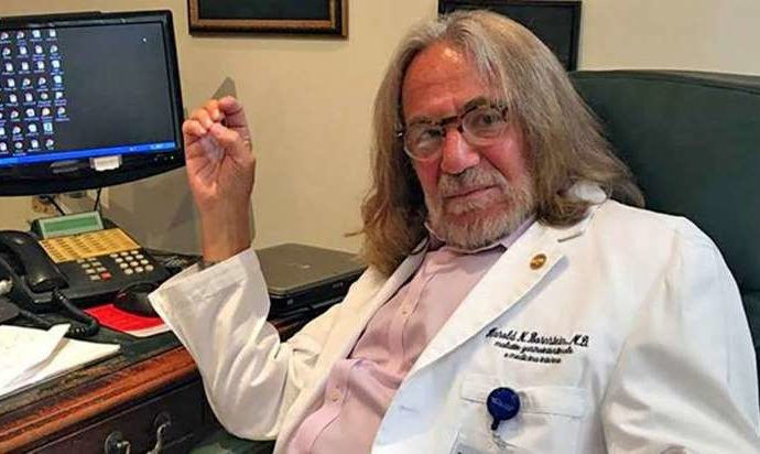 El exmédico de Donald Trump reveló que el presidente lo obligó a decir que estaba en perfecto estado de salud