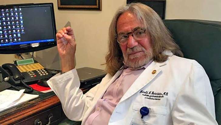 El exmédico de Donald Trump reveló que el presidente lo obligó a decir que estaba en perfecto estado de salud