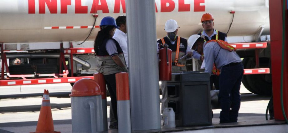 Verifican calidad, cantidad y precio del combustible en gasolineras de Guatemala