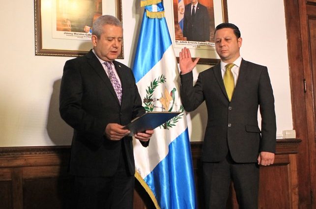Juramentan a nuevo viceministro de Puertos y Aeropuertos de Guatemala