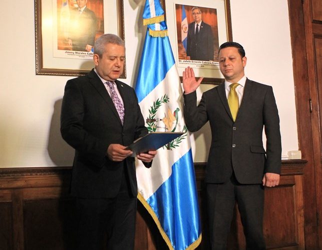 Juramentan a nuevo viceministro de Puertos y Aeropuertos de Guatemala