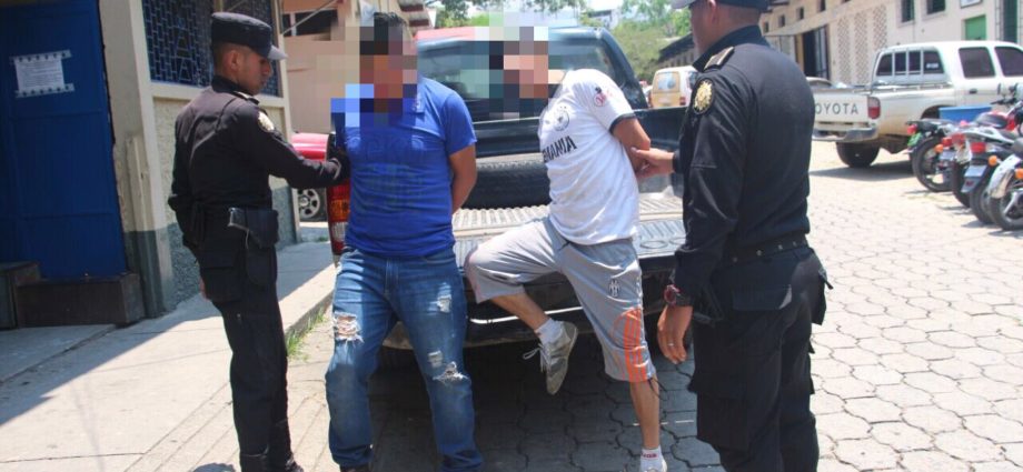 Tras persecución policial, dos presuntos sicarios son capturados en Chiquimula