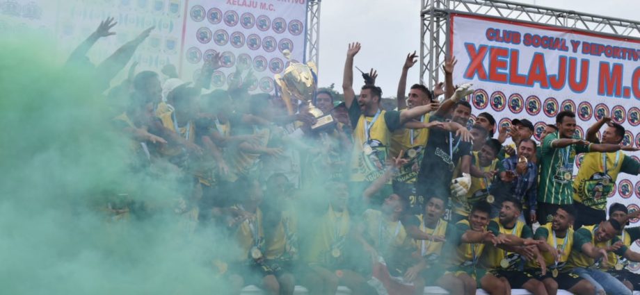 Guastatoya se corona Campeón del Torneo Clausura y lo celebró en su cancha