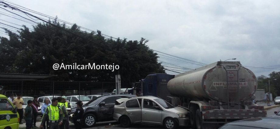 VIDEO: Tráiler embiste a vehículos en finca El Zapote, zona 2 ciudad capital