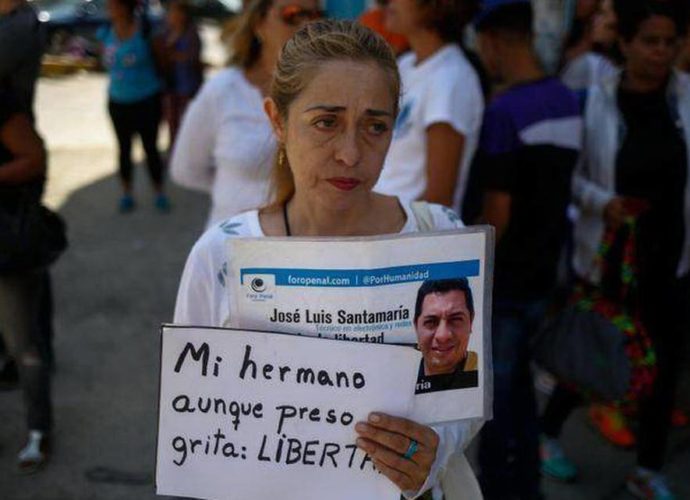 Acaba revuelta de “presos políticos” venezolanos con reclamos pendientes