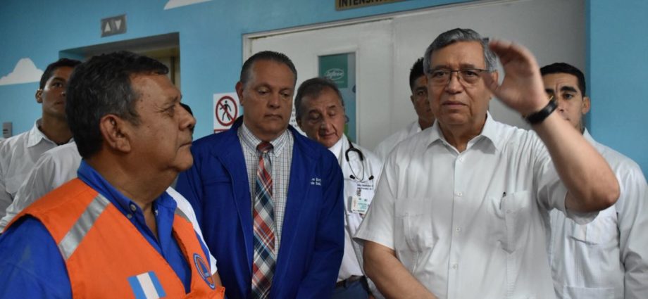 Autoridades gubernamentales realizan supervisión del hospital nacional de Escuintla