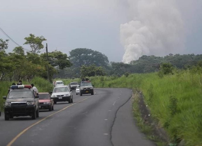 #URGENTE Evacuación de cuerpos de socorro por lahar en Volcán de Fuego