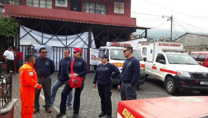 POLICÍAS Y BOMBEROS DE MIAMI-DEAD COLABORAN EN BÚSQUEDA DE RESCATISTAS DESAPARECIDOS