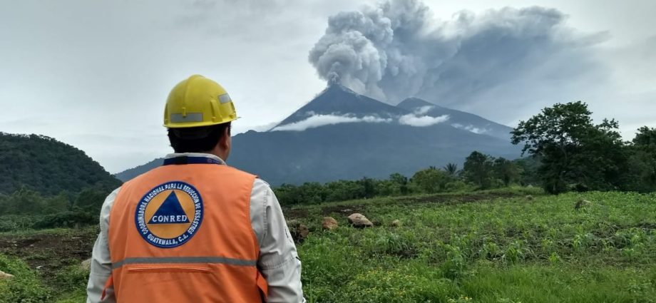 Erupción del Volcán de Fuego, la más fuerte de los últimos años
