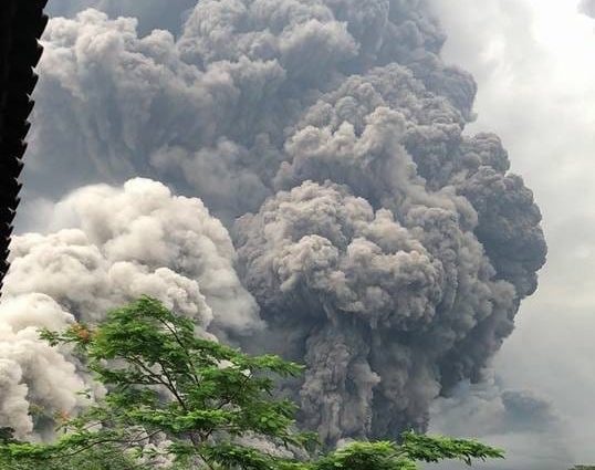 Fuerte caída de ceniza en diferentes departamentos por erupción del Volcán de Fuego