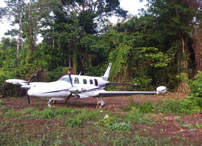 Localizan aeronave, vehículos y armas de fuego en El Naranjo, Petén