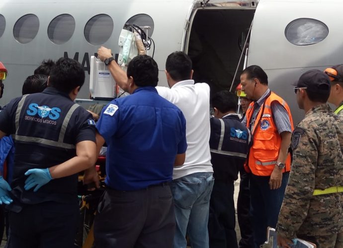 México traslada a segundo grupo de pacientes heridos por erupción del volcán de Fuego