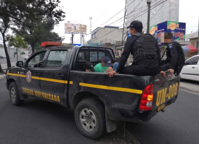 VIDEO: CÁMARA DE VIDEOVIGILANCIA CAPTÓ UN ASALTO EN ZONA 11, MINUTOS DESPUÉS LOS RESPONSABLES FUERON CAPTURADOS