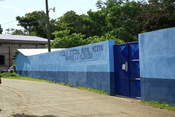 PRESIDENTE JIMMY MORALES SUPERVISA REMOZAMIENTO EN ESCUELAS DE PETÉN