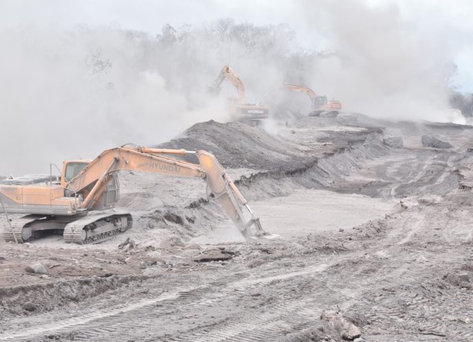 Ministerio de Comunicaciones ha removido 200.000 metros cúbicos de material volcánico