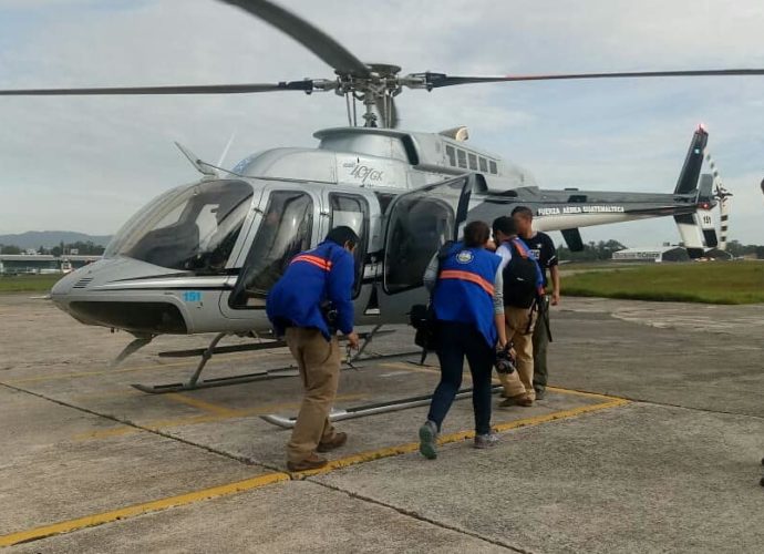 Vulcanólogos verifican condiciones del volcán de Fuego