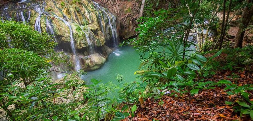 ¿Sabías que tenemos en Izabal una cascada donde cae agua caliente?