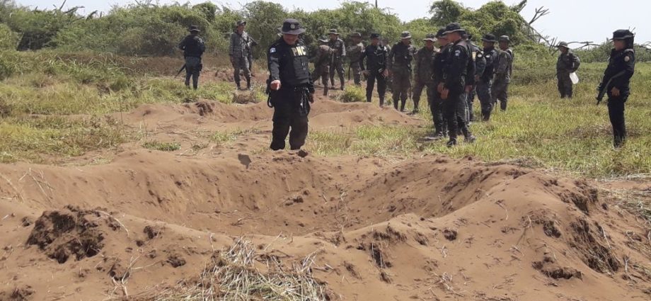 Autoridades destruyen pista de aterrizaje clandestina en Retalhuleu