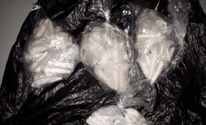 Capturan a 5 personas que transportaban cocaína, entre ellos 2 agentes PNC