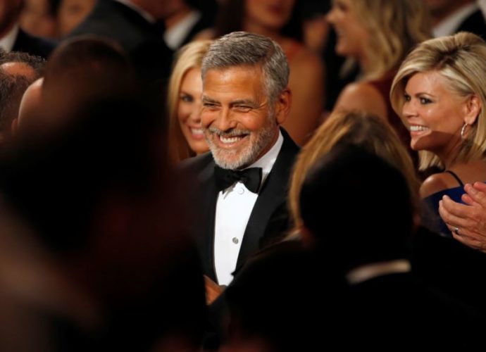El actor George Clooney sufre lesiones leves en un accidente de moto en Italia: Ansa