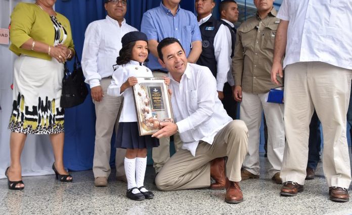 Inversión de 170 millones de quetzales para remozar 1.200 escuelas es anunciada por el Presidente de Guatemala