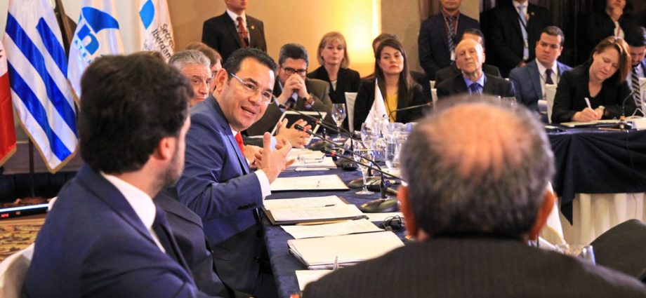 Presidente Morales resalta importancia del fortalecimiento institucional