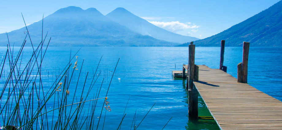 ¿Sabías que a pesar del frío, la temperatura del Lago de Atitlán puede permanecer templada durante el amanecer?
