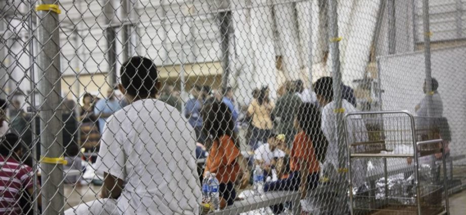 Gobierno EE.UU. pide más tiempo para reunir familias separadas
