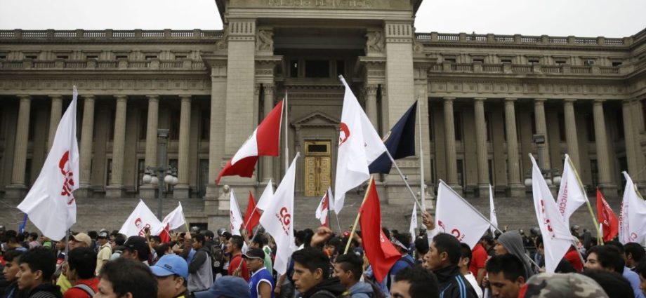 Eligen nuevo presidente del poder judicial en Perú tras escándalo