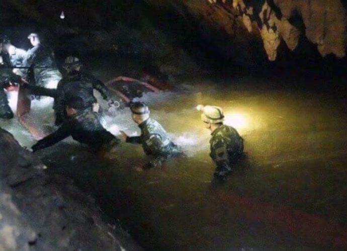 Tailandia: Rescatista muere por falta de oxígeno en cueva