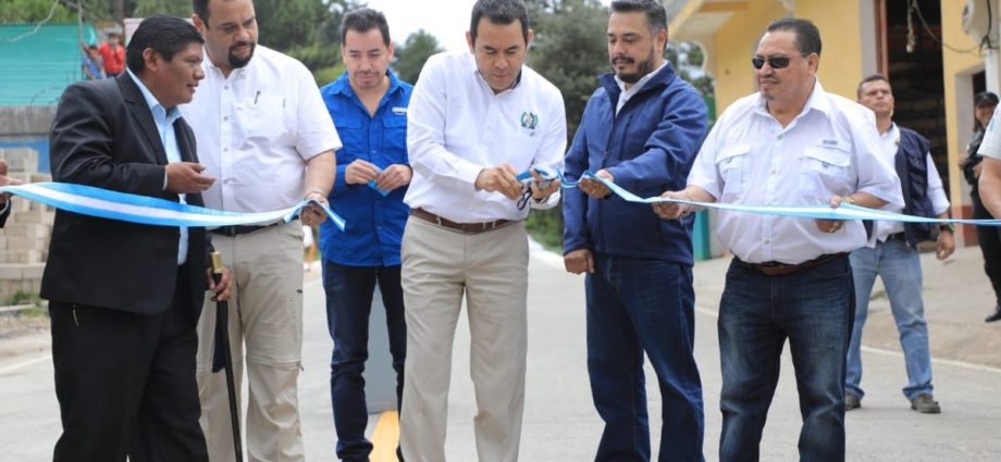 Presidente Jimmy Morales inauguró tramo carretero en San Lorenzo, San Marcos