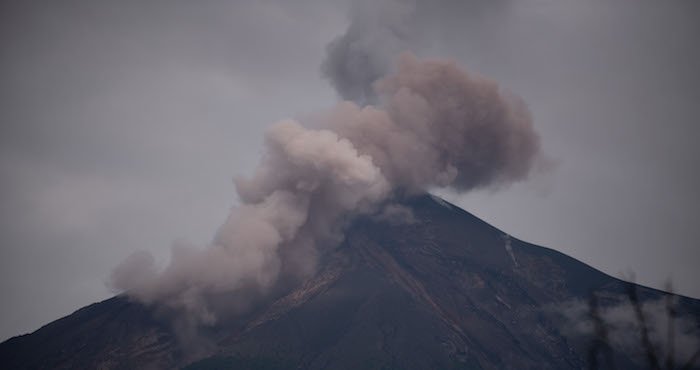 135 fallecidos es el actual recuento por erupción de volcán de Fuego