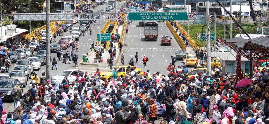 Frontera entre Colombia y Ecuador ve explosivo aumento de migrantes venezolanos